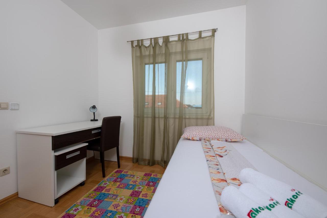 Apartmani Spoljar Zupanja Exteriér fotografie